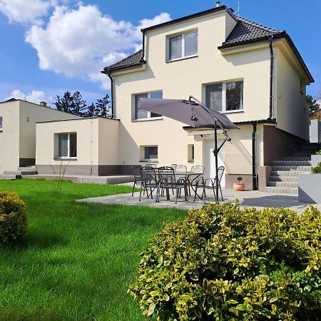 Apartmanovy Dum Se Zahradou V Klidne Casti Prahy Praga Zewnętrze zdjęcie