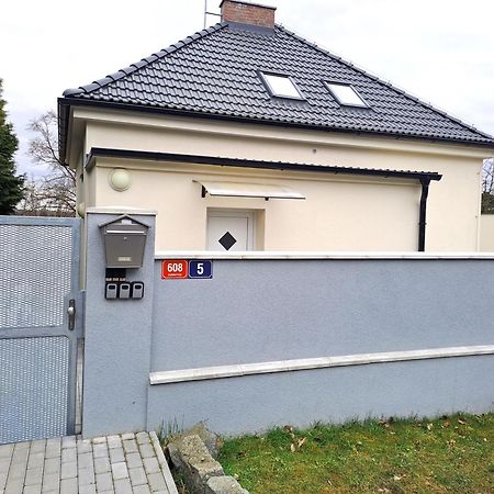 Apartmanovy Dum Se Zahradou V Klidne Casti Prahy Praga Zewnętrze zdjęcie