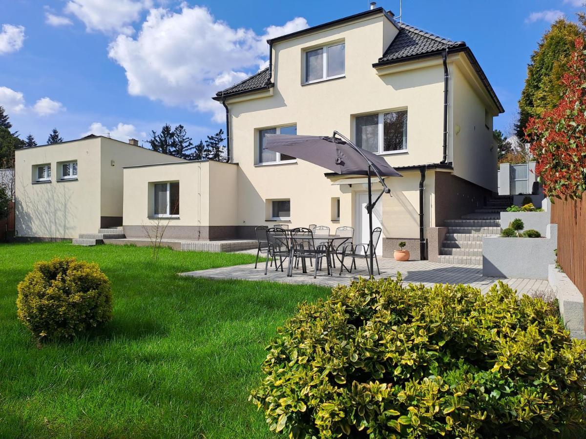 Apartmanovy Dum Se Zahradou V Klidne Casti Prahy Praga Zewnętrze zdjęcie