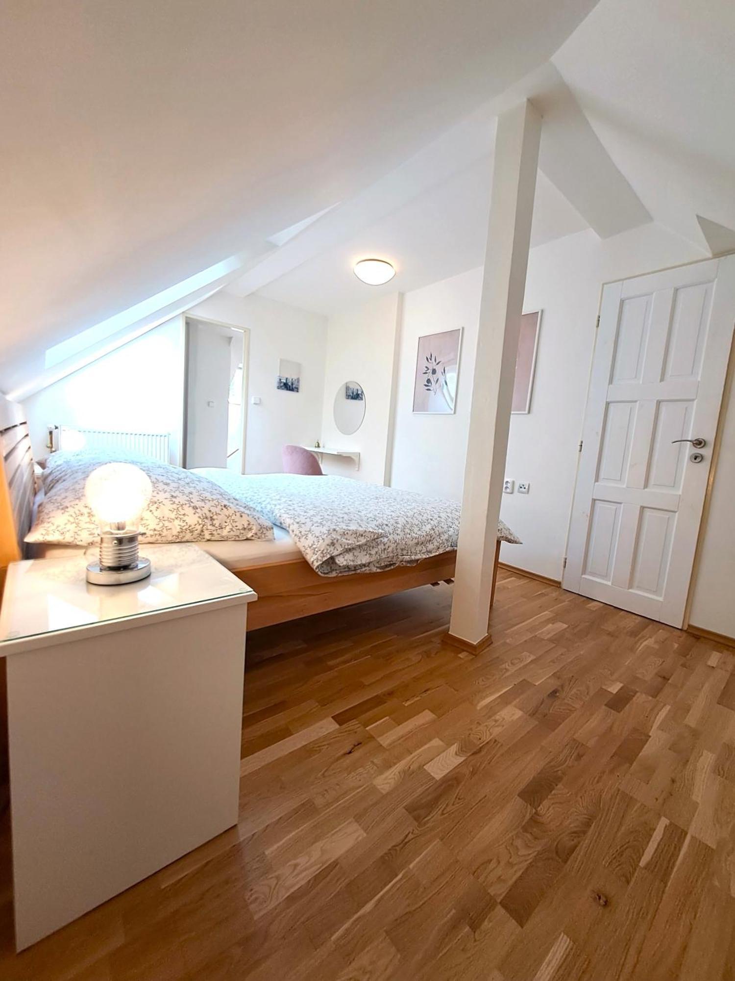 Apartmanovy Dum Se Zahradou V Klidne Casti Prahy Praga Zewnętrze zdjęcie