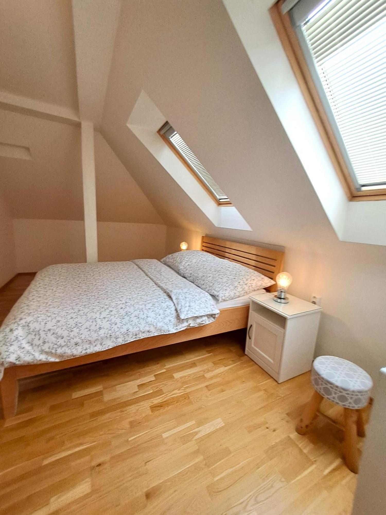 Apartmanovy Dum Se Zahradou V Klidne Casti Prahy Praga Zewnętrze zdjęcie